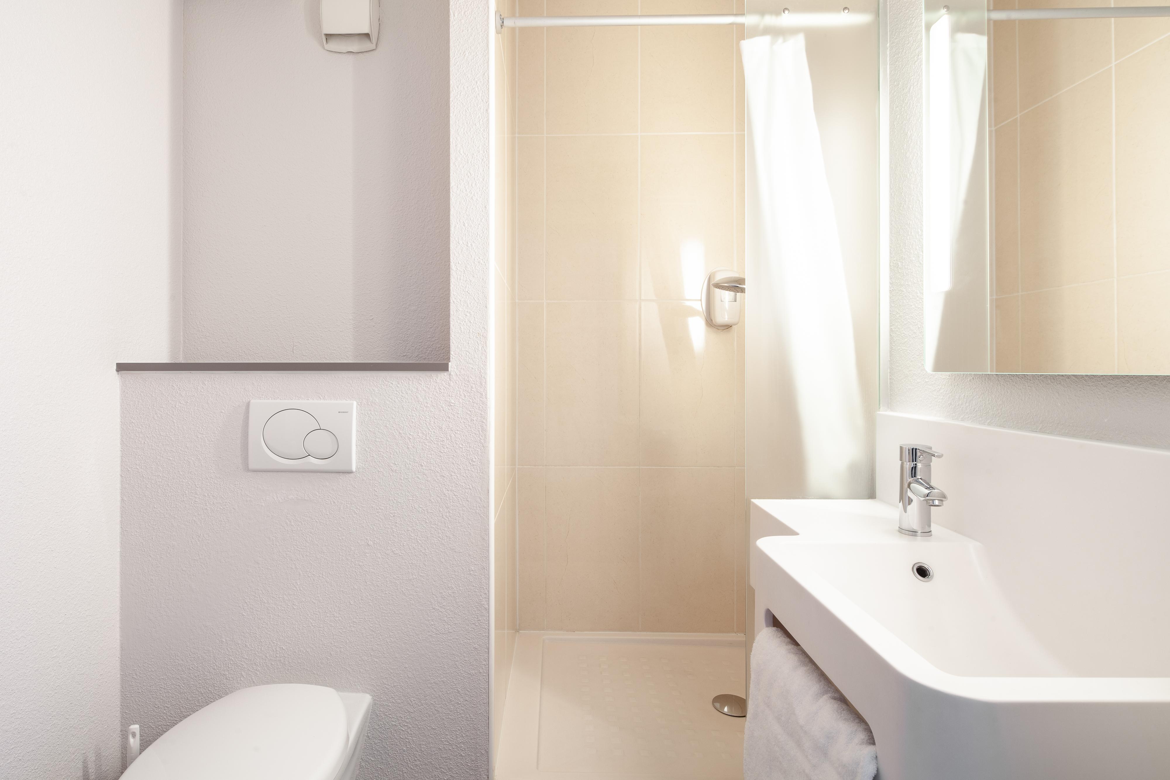 B&B Hotel Paris Le Bourget Bagian luar foto