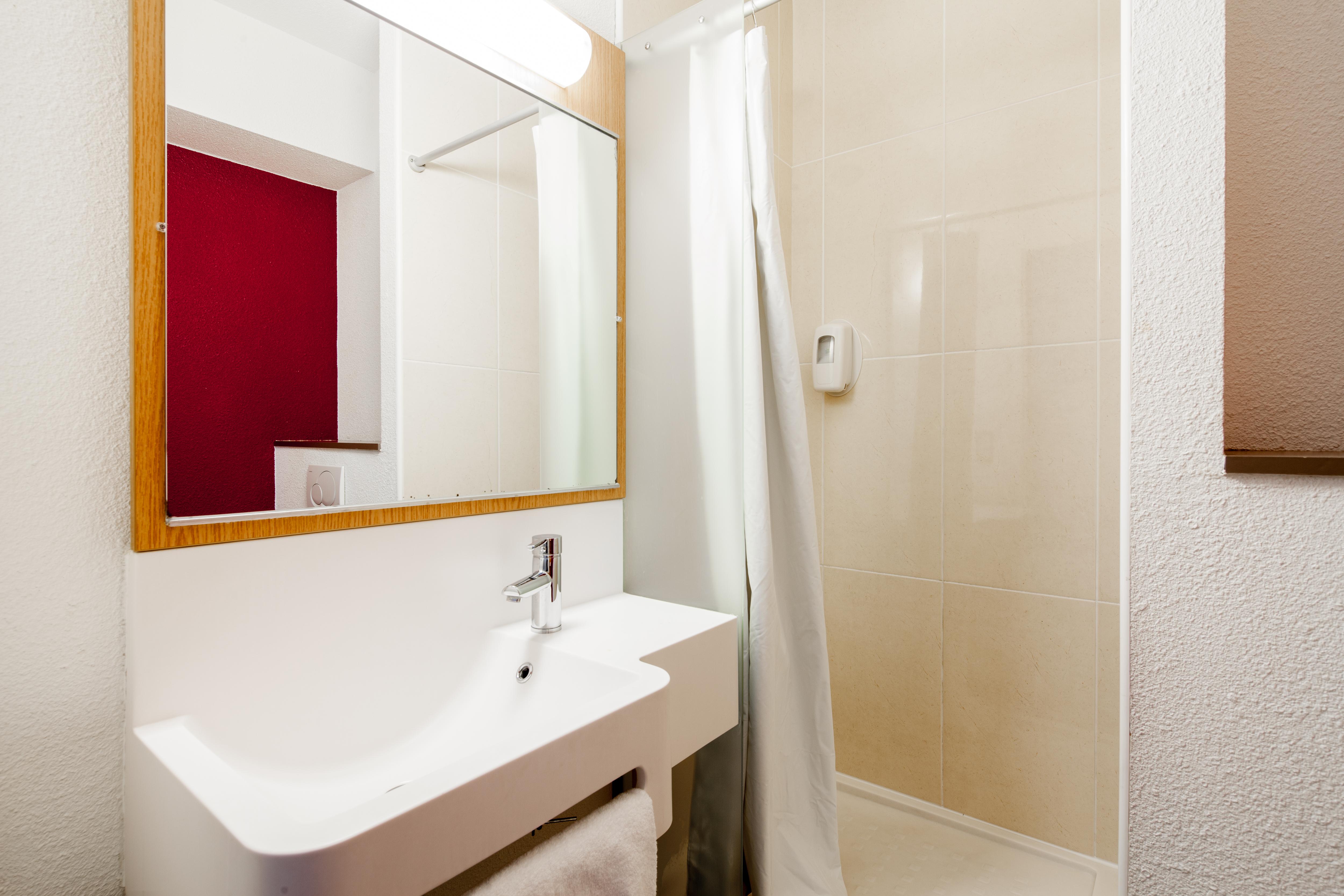 B&B Hotel Paris Le Bourget Bagian luar foto